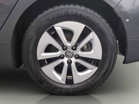 Used 2018 Toyota Prius Two image 22