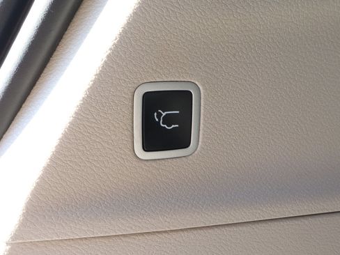 Used 2024 Chrysler Pacifica Touring-L FWD image 20