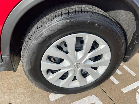 Used 2017 Nissan Rogue S image 11