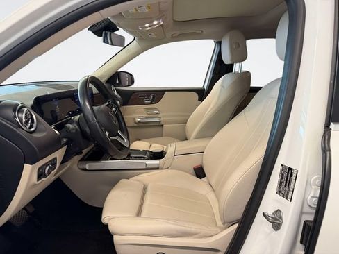 Used 2022 Mercedes-Benz GLB 250 4MATIC image 17