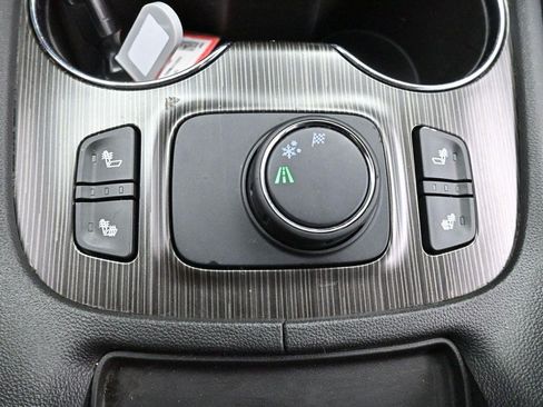 Used 2020 GMC Acadia SLT FWD image 28