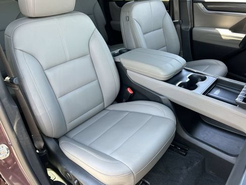 Used 2024 GMC Acadia Elevation FWD image 28