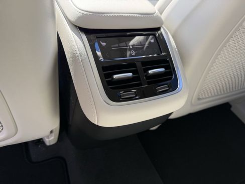 New 2026 Volvo XC90 B6 Ultra image 17