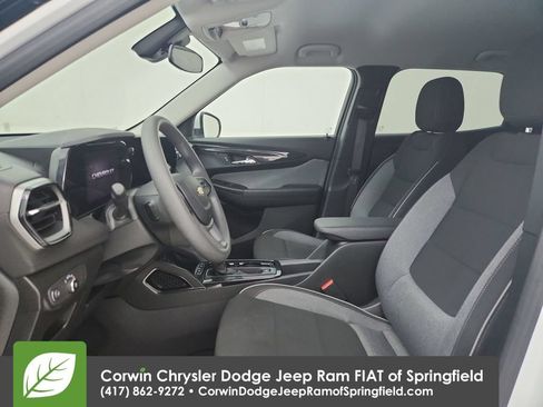 Used 2025 Chevrolet TrailBlazer LT AWD/4WD image 18