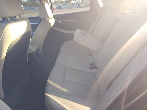 Used 2022 Hyundai Sonata Limited w/ Preferred Accessory Package image 10
