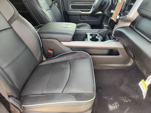 New 2026 RAM 2500 Laramie AWD/4WD image 14