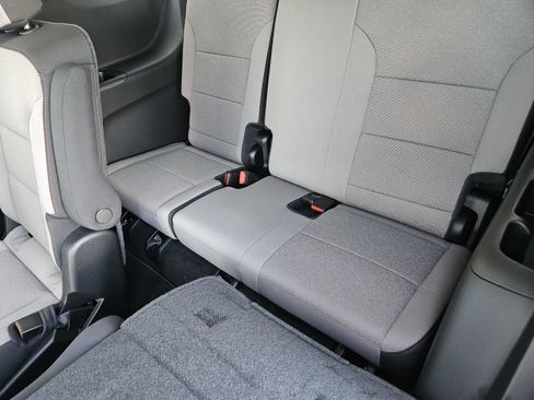 New 2027 Chevrolet Traverse LT w/ Midnight/Sport Edition FWD image 28