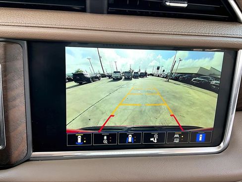 Used 2022 GMC Yukon Denali w/ Denali Premium Package image 27