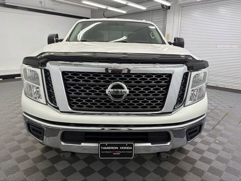 Used 2018 Nissan Titan SV image 10