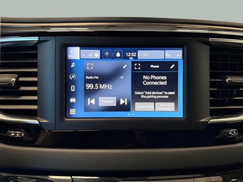 Used 2023 Chrysler Voyager LX FWD image 28