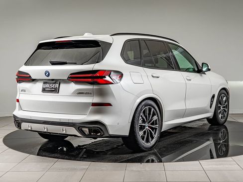 New 2026 BMW X5 xDrive50e w/ M Sport Package AWD/4WD image 5