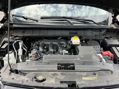 Used 2025 Nissan Pathfinder SV w/ SV Premium Package FWD image 31