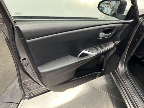Used 2017 Toyota Camry SE FWD image 13