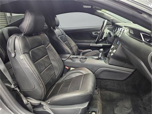 Used 2016 Ford Mustang Coupe RWD image 13