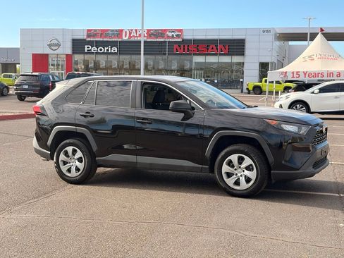 Used 2022 Toyota RAV4 LE FWD image 6