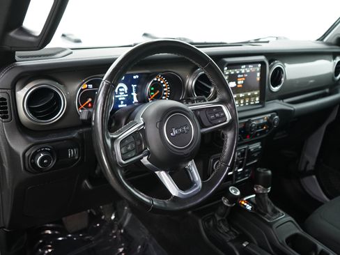 Used 2023 Jeep Wrangler Unlimited Sahara w/ Cold Weather Group AWD/4WD image 17