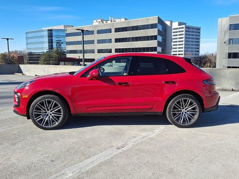 Used 2025 Porsche Macan image 2