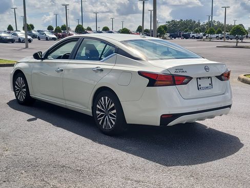 Used 2025 Nissan Altima 2.5 SV FWD image 8