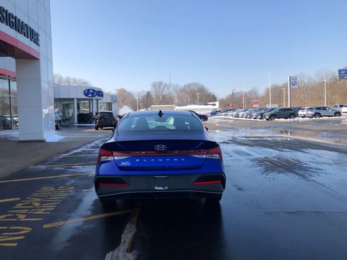 Certified 2025 Hyundai Elantra Sport image 5