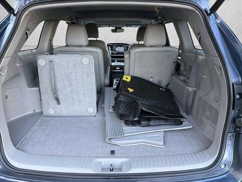 Used 2017 Toyota Highlander XLE image 27