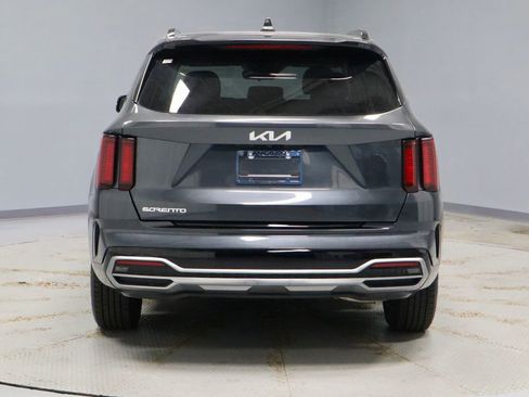 Used 2023 Kia Sorento S w/ Panoramic Sunroof Package FWD image 11
