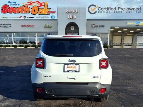 Certified 2022 Jeep Renegade Latitude w/ Convenience Group image 3