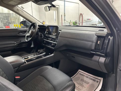 Used 2025 Nissan Pathfinder SV AWD/4WD image 29