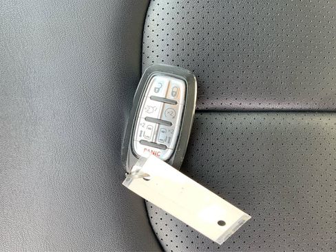 Used 2025 Chrysler Pacifica Select FWD image 35