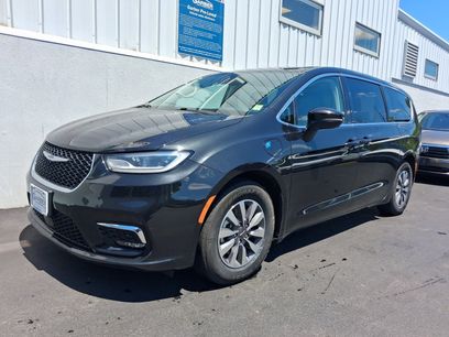 Used 2023 Chrysler Pacifica Touring-L