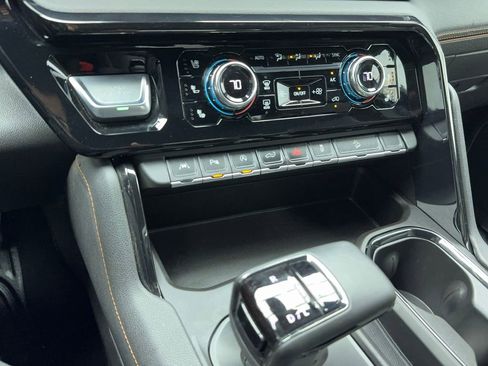 Used 2025 GMC Sierra 1500 AT4 image 32