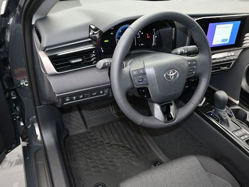 Used 2025 Toyota Camry LE w/ Convenience Package FWD image 4
