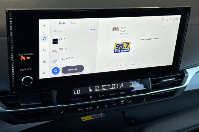 Certified 2026 Toyota Sienna XLE FWD image 24