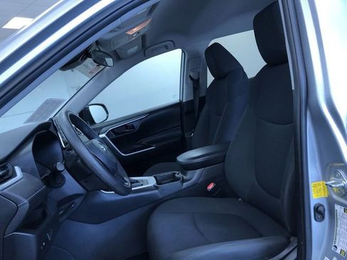 Certified 2020 Toyota RAV4 LE w/ Carpet Mat Package image 18