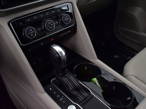 Used 2022 Volkswagen Atlas SE w/ Panoramic Sunroof Package image 24