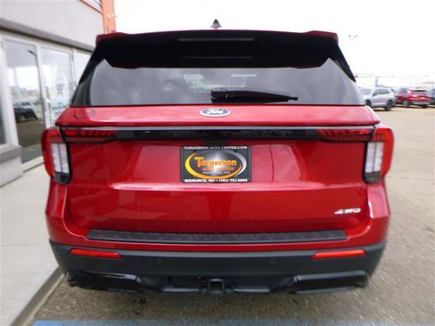 Used 2025 Ford Explorer ST-Line w/ ST-Line Street Pack AWD/4WD image 22