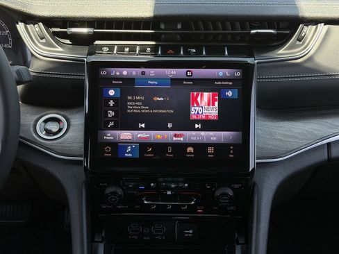 Used 2024 Jeep Grand Cherokee L Limited w/ Luxury Tech Group II AWD/4WD image 18