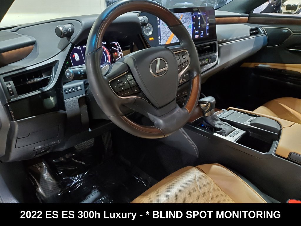 Used 2022 Lexus ES 300h w/ Accessory Package FWD image 7