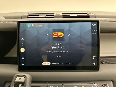 Certified 2025 Land Rover Defender 110 X-Dynamic SE image 27