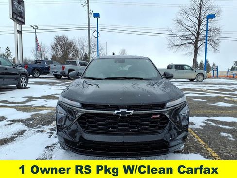 Used 2024 Chevrolet Trax RS FWD image 2