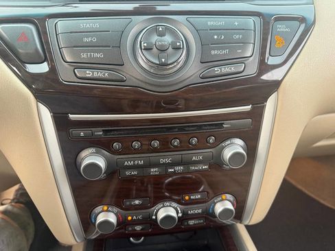 Used 2015 Nissan Pathfinder SL image 18