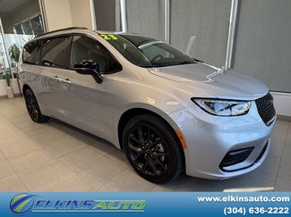 Used 2023 Chrysler Pacifica Limited w/ S Appearance Package AWD/4WD video 1