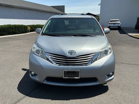 Used 2016 Toyota Sienna XLE w/ XLE Navigation Package FWD image 3