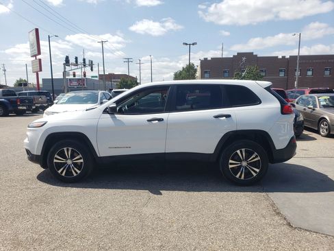 Used 2014 Jeep Cherokee Sport AWD/4WD image 7