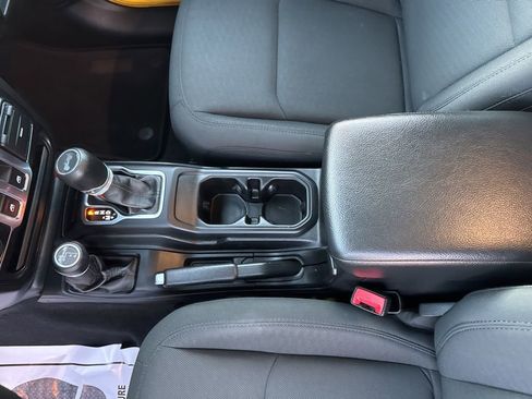 Used 2020 Jeep Wrangler Sport AWD/4WD image 21
