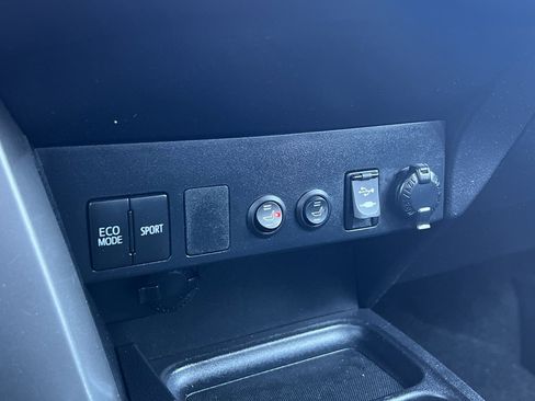 Used 2016 Toyota RAV4 LE image 21