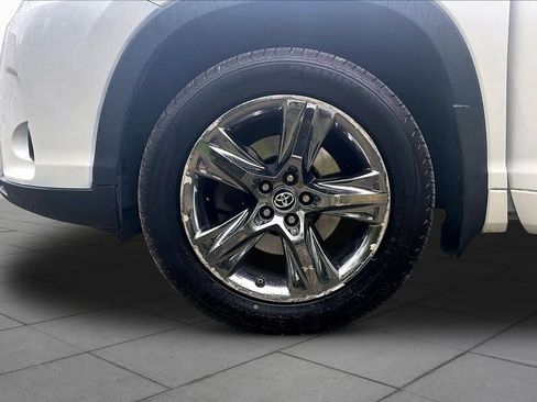 Used 2017 Toyota Highlander Limited Platinum AWD/4WD image 11