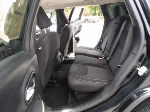 Used 2017 Jeep Cherokee Latitude FWD image 26