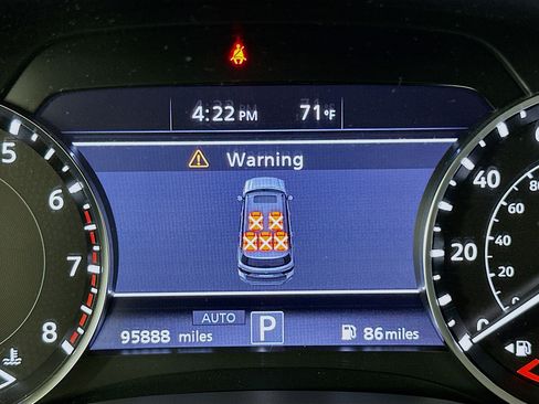 Used 2022 Nissan Armada SL w/ Captain's Chairs Package image 19