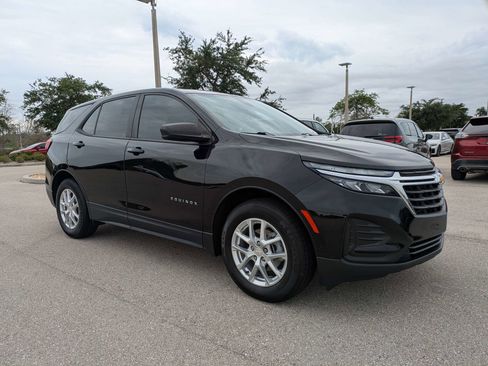Used 2022 Chevrolet Equinox LS w/ LPO, Floor Liner Package FWD image 2