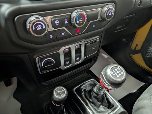 Used 2019 Jeep Wrangler Sport AWD/4WD image 22